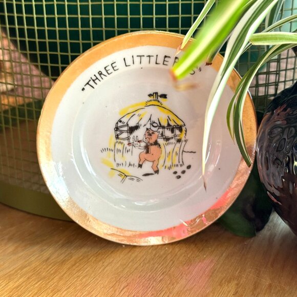 Three Little Pigs Decorative Lusterware Plate, Straw House, Japan Circa 1960s - Picture 3 of 11